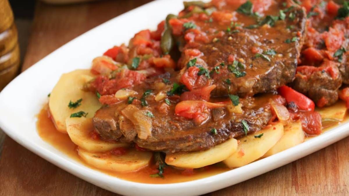 Te dejamos todos los pasos para preparar la receta de bifes a la criolla. Foto: gentileza tn.
