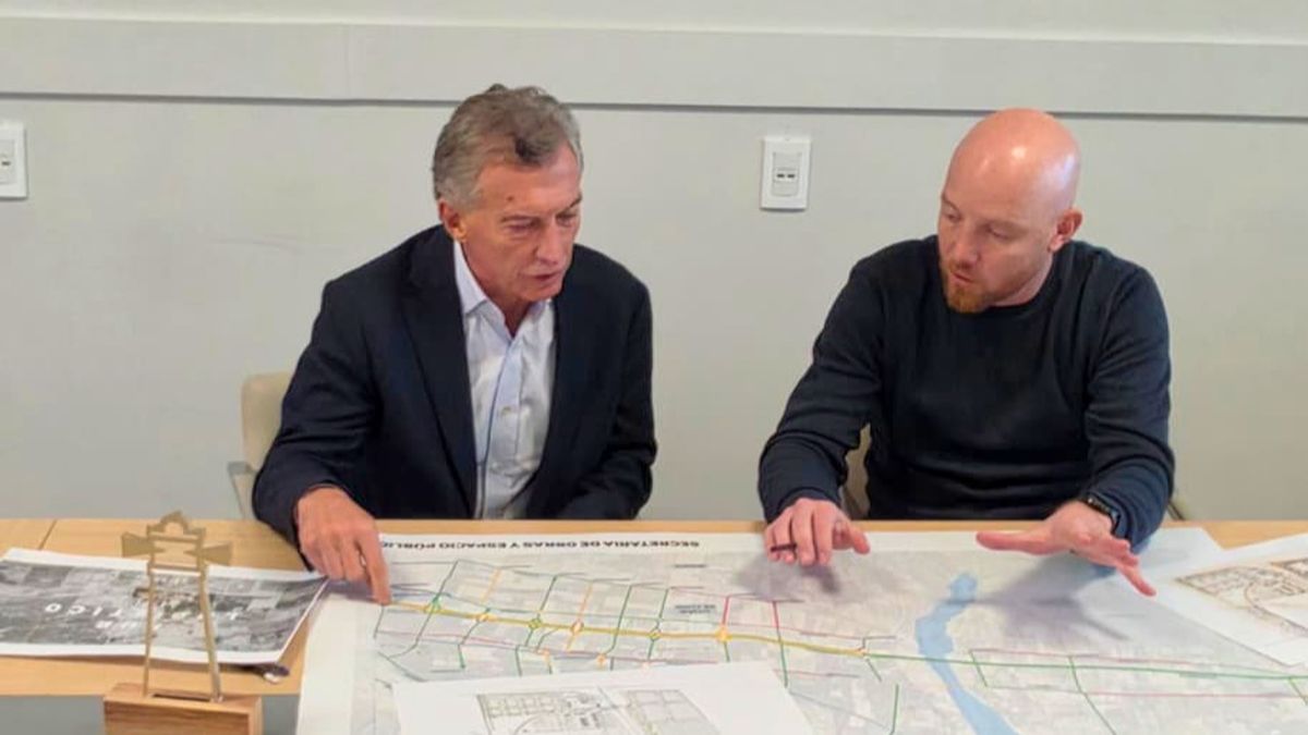Macri y Allasino dialogaron sobre la actualidad nacional, el escenario político y el proceso de transformación que lleva adelante la comuna. Macri y Allasino dialogaron sobre la actualidad nacional, el escenario político y el proceso de transformación que lleva adelante la comuna.