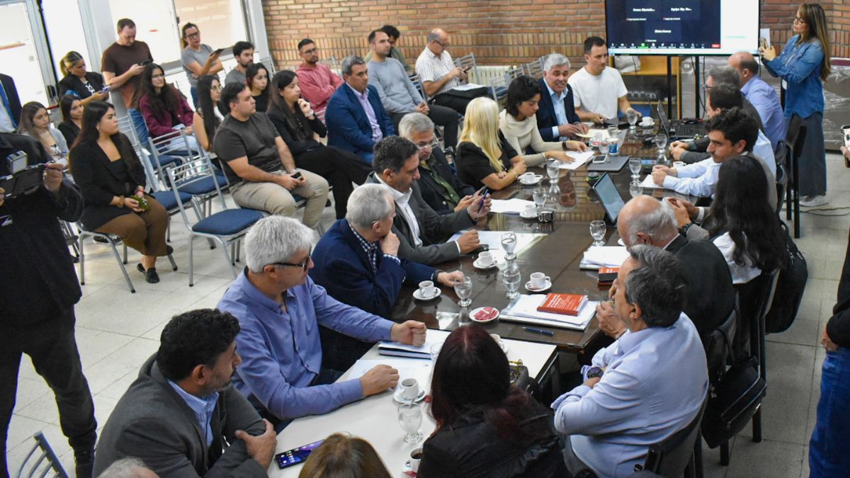 Reunión tensa en la Legislatura. Reunión tensa en la Legislatura.