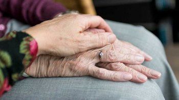 Coronavirus: matrimonio de ancianos murió el mismo día mientras estaban internados