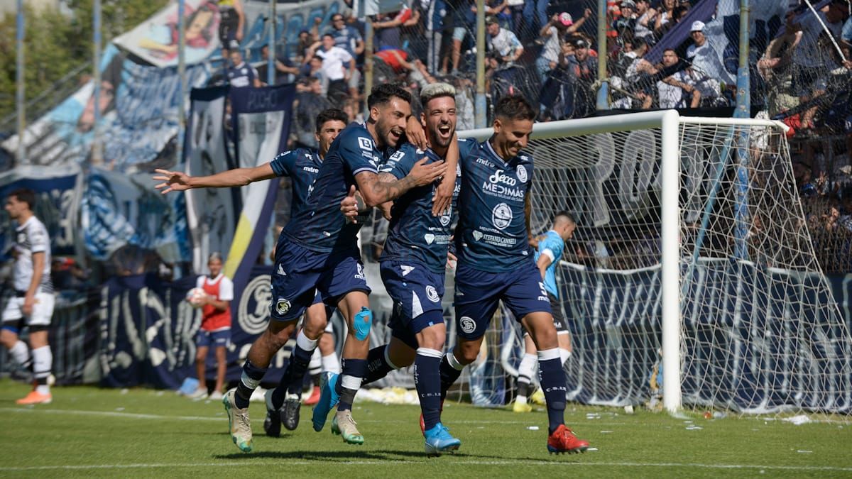 El festejo de Rébola tras poner el 1 a 0 de Independiente Rivadavia ante All Boys