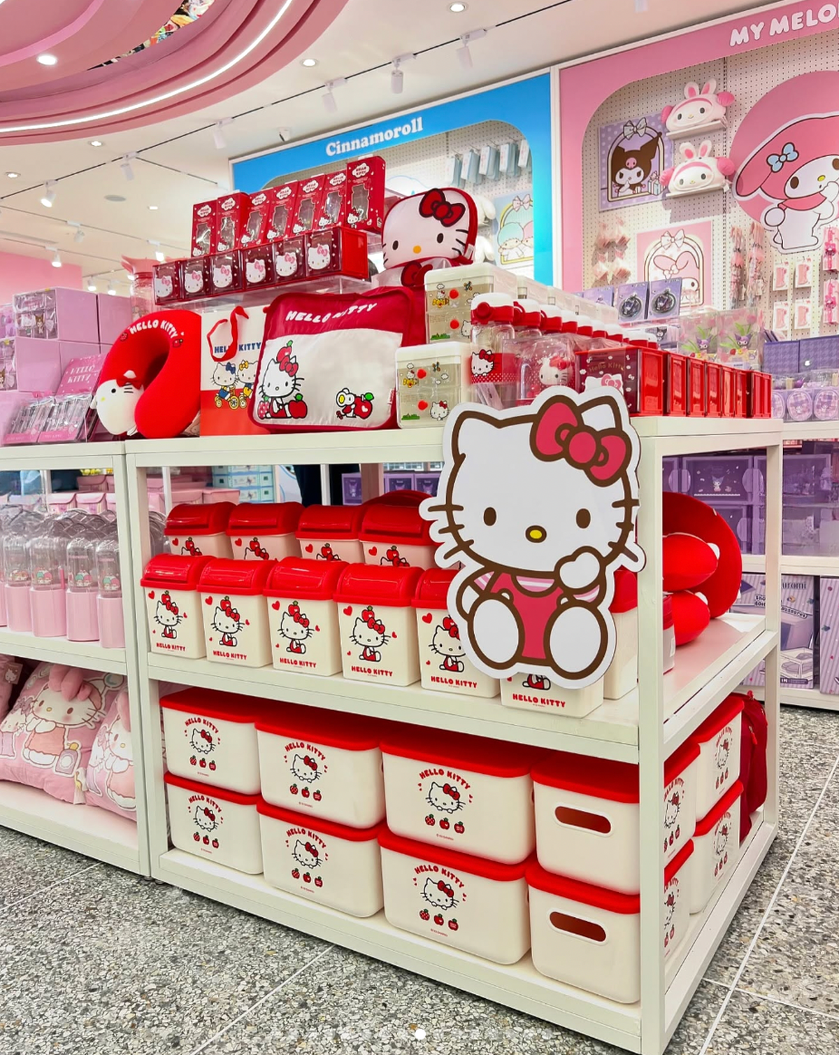 Miniso llega con un catálogo que incluye sus famosas licencias globales como Marvel, Sanrio (Hello Kitty) y Disney. Miniso llega con un catálogo que incluye sus famosas licencias globales como Marvel, Sanrio (Hello Kitty) y Disney.