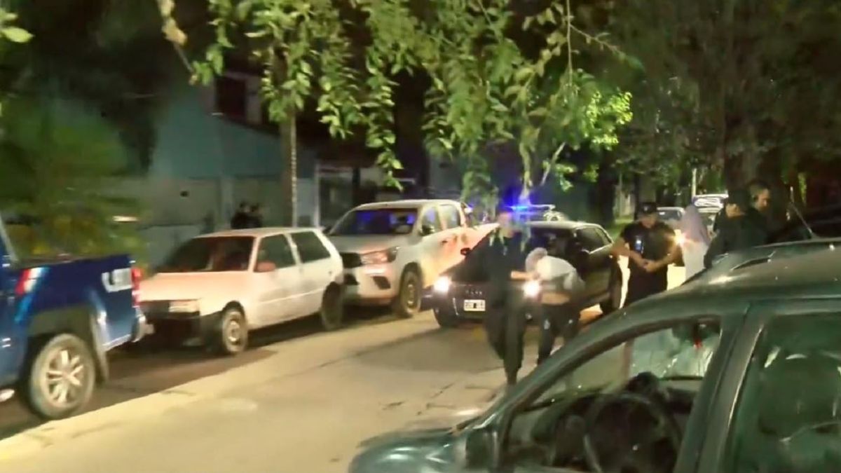La pareja utilizó a su hijo de 6 años para cometer el robo en una vivienda y fue detenida luego de la denuncia del dueño de la casa La pareja utilizó a su hijo de 6 años para cometer el robo en una vivienda y fue detenida luego de la denuncia del dueño de la casa
