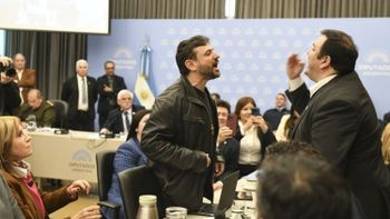 Gritos, forcejeos y micrófono apagado: así fue el escandaloso inicio del debate por Malvinas