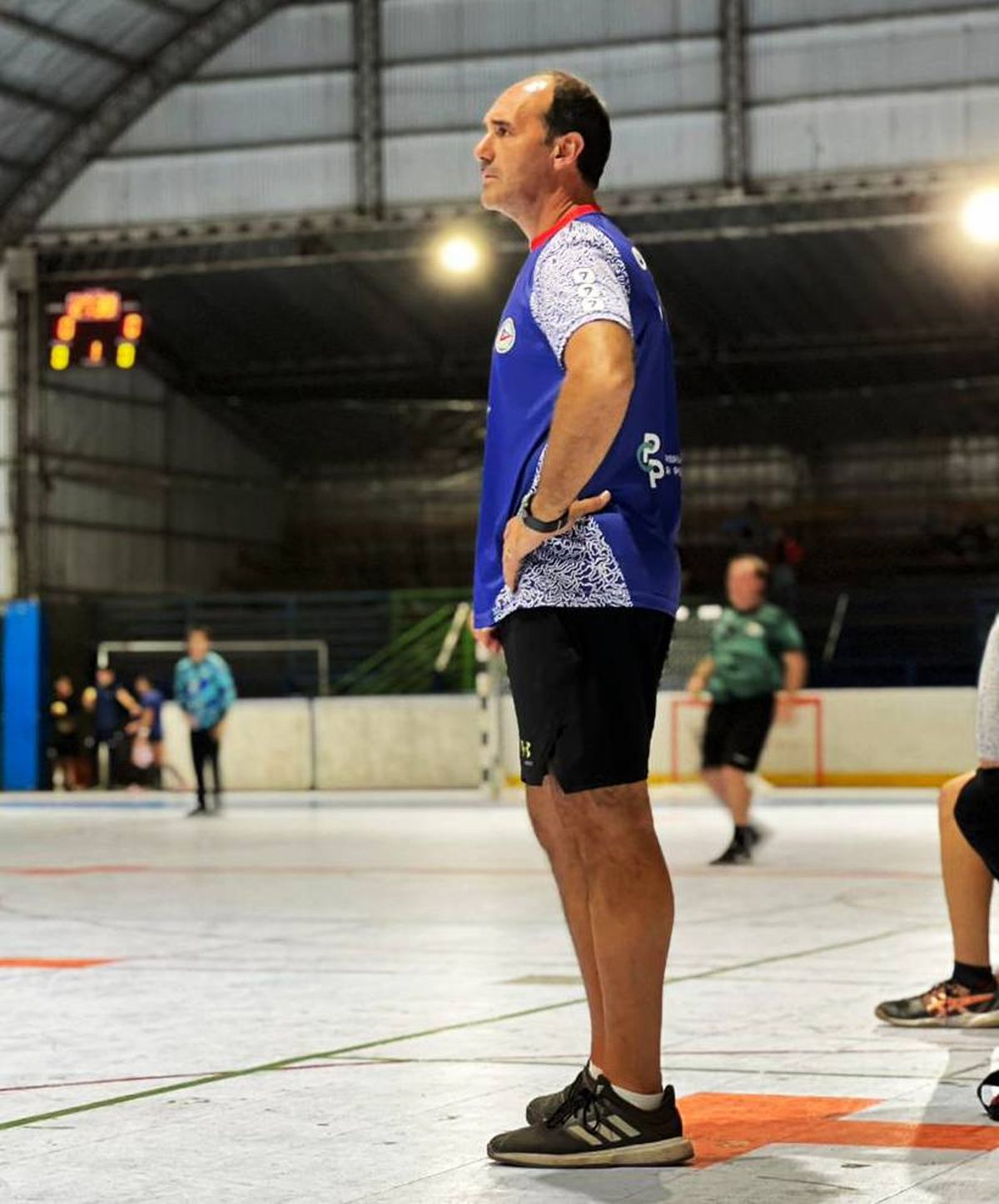 Adrián Rodríguez hace 24 años que es entrenador de handball en el club Mendoza de Regatas. También ha sido DT de la Selección mendocina, que hoy es su coordinador. Adrián Rodríguez hace 24 años que es entrenador de handball en el club Mendoza de Regatas. También ha sido DT de la Selección mendocina, que hoy es su coordinador.