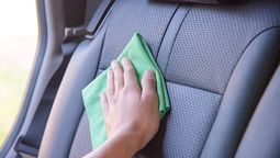Dile adiós al olor a humedad de tu auto.