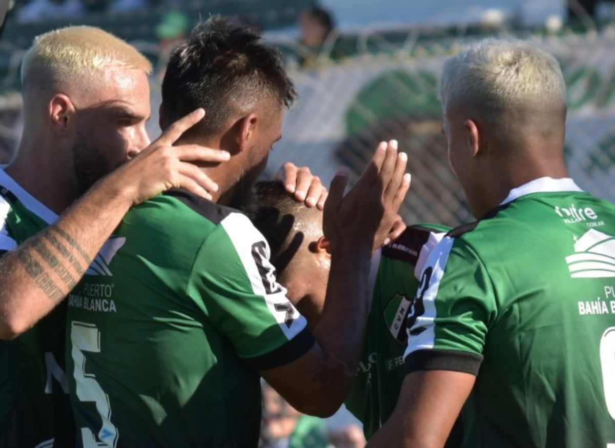 Villa Mitre fue superior y venció a Huracán Las Heras 2 a 0