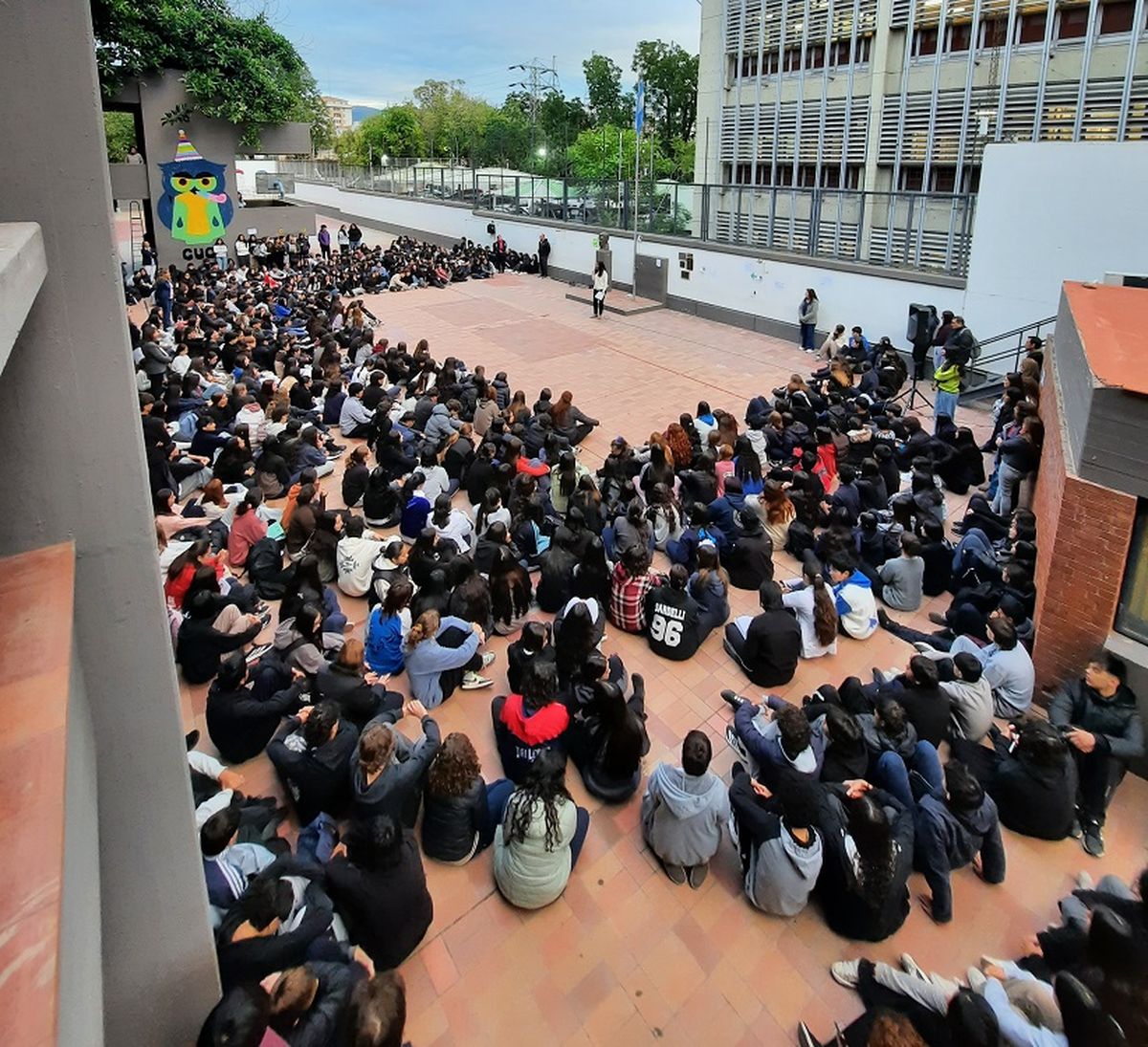 El patio del CUC durante la jornada de reflexión este lunes. El patio del CUC durante la jornada de reflexión este lunes.