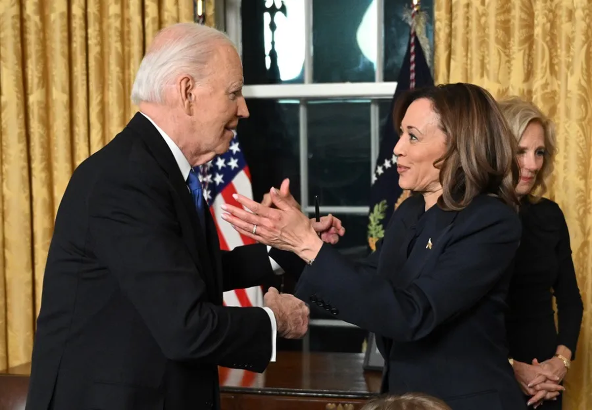 Joe Biden junto a Kamala Harris, cuando se despidió de su Gobierno. Joe Biden junto a Kamala Harris, cuando se despidió de su Gobierno.