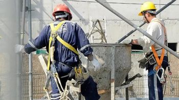 Tragedia en Posadas: un obrero murió al caer a una hormigonera que limpiaba