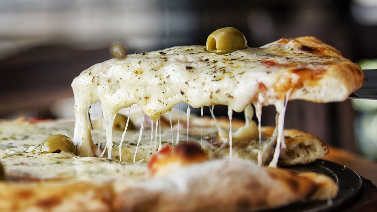 Sin prender el horno: el truco para hacer una pizza deliciosa en el microondas y en 10 minutos