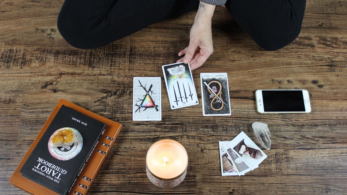TAROT: descubre sus predicciones para hoy jueves 1 de mayo de 2025