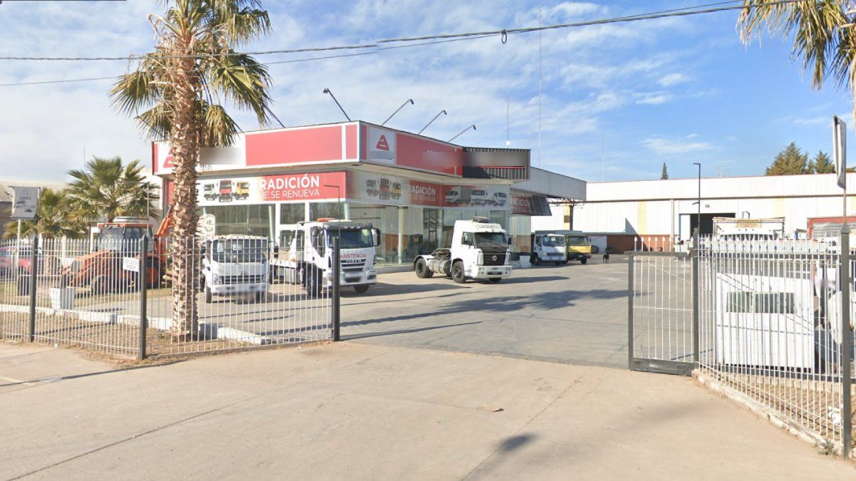 La agencia de vehículos donde Stuto compró los vehículos con promesa de pago escrita.