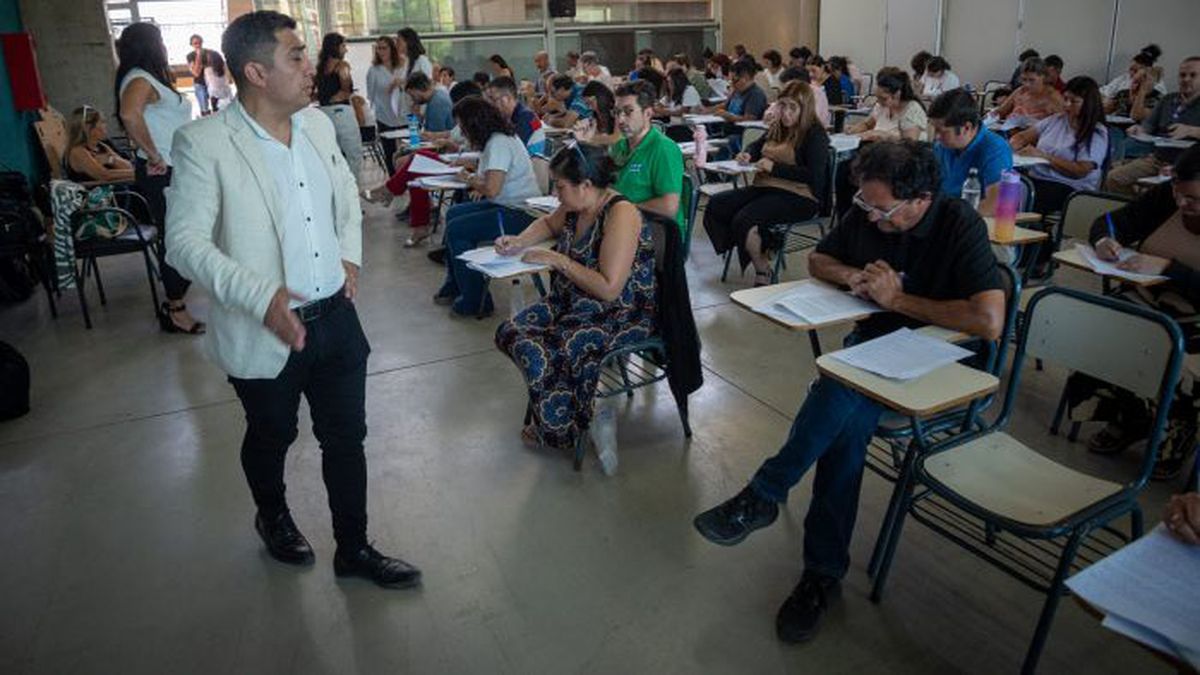 Los docentes tuvieron hasta 4 horas para completar sus exámenes. Los docentes tuvieron hasta 4 horas para completar sus exámenes.