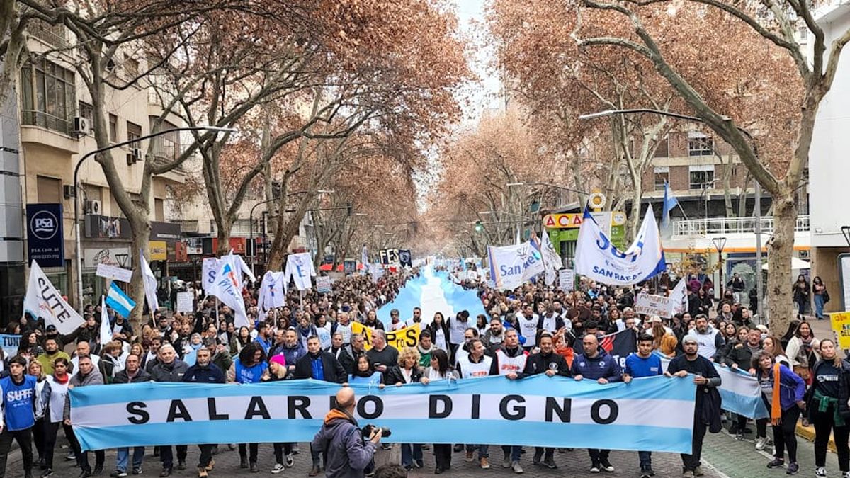 La masiva marcha de los trabajadores estatales.