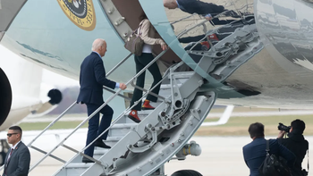 Joe Biden llegó a Lima para participar en una cumbre de líderes