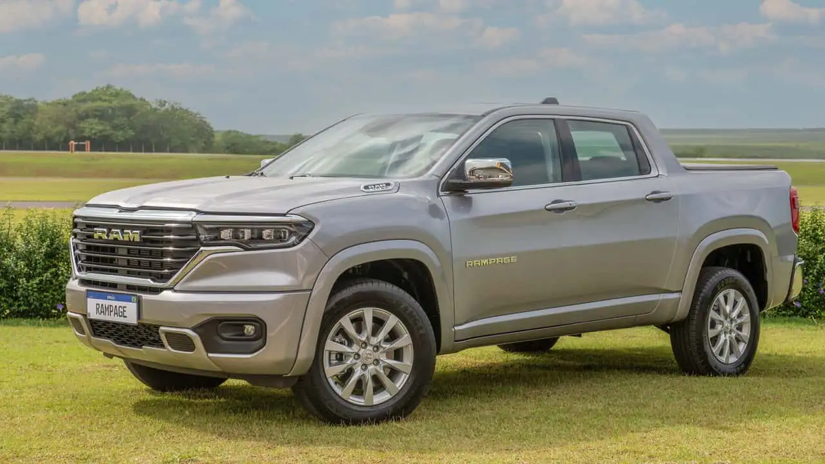 Esta pickup presenta equipamiento básico, ya que está fundamentalmente orientada al trabajo. Esta pickup presenta equipamiento básico, ya que está fundamentalmente orientada al trabajo.