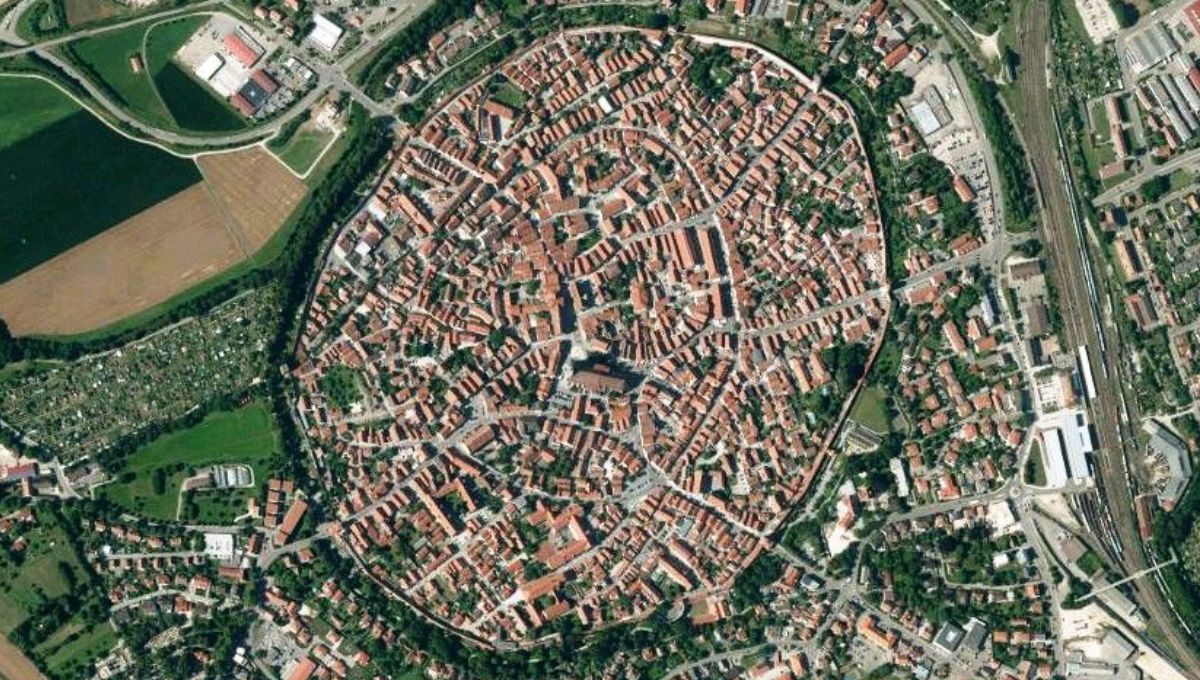 Construyeron una ciudad con 72.000 toneladas de diamantes sin darse cuenta