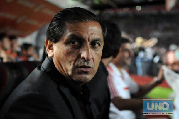Ramón Díaz: Para  jugar con esta camiseta se necesita mucho más