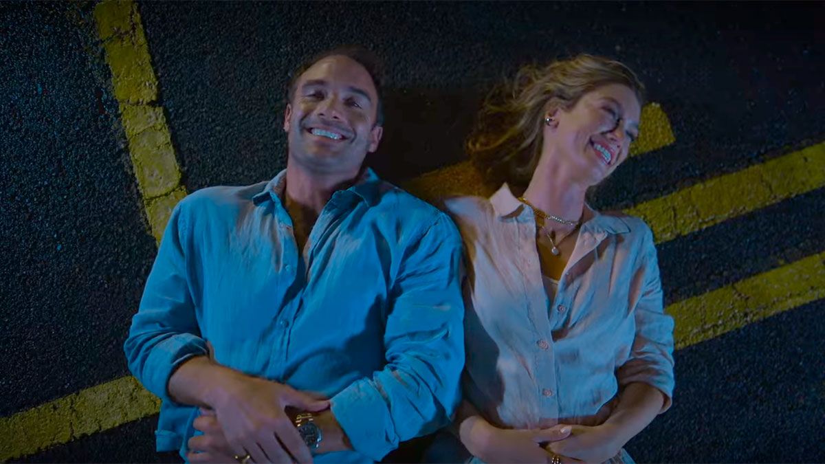 Delta Goodrem y Joshua Sasse son los protagonistas de la nueva película de Netflix. Delta Goodrem y Joshua Sasse son los protagonistas de la nueva película de Netflix.