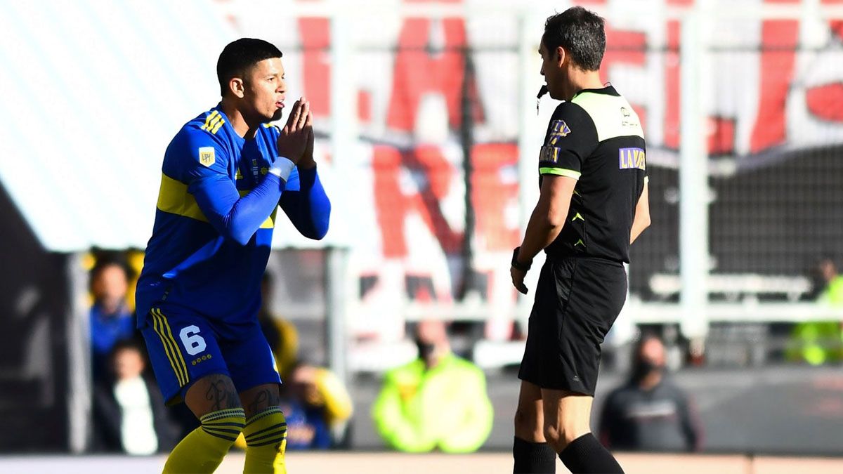 Marcos Rojo se fue expulsado por una grosera falta