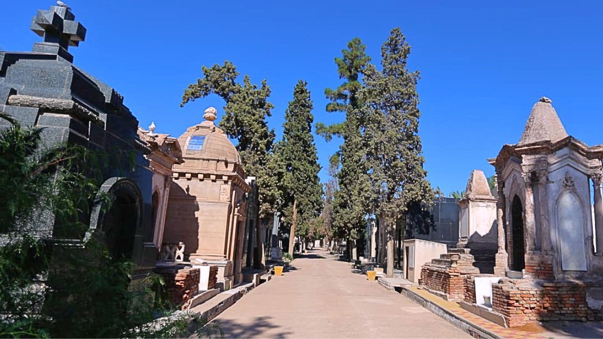 Cuando las tumbas hablan: el lenguaje de la masonería en el cementerio de la Ciudad de Mendoza