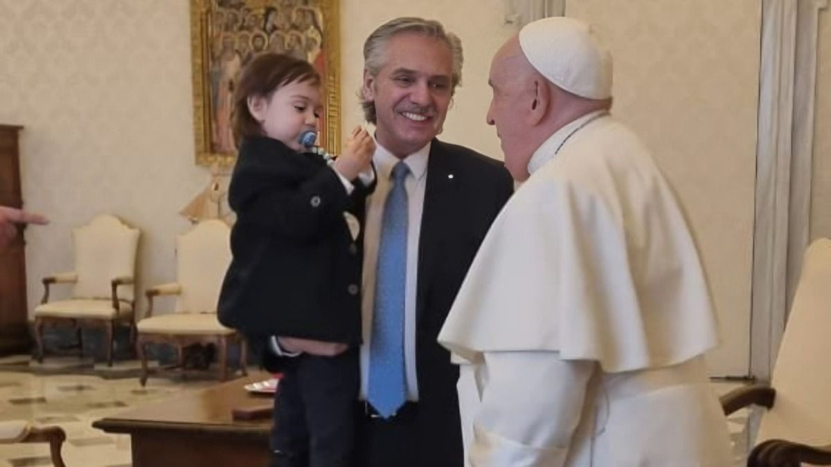 El papa Francisco con Alberto Fernández y el pequeño Francisco, hijo del ex Presidente de la Nación.