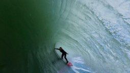 Fotógrafa de olas grandes contó que el océano la ayudó a superar el cáncer