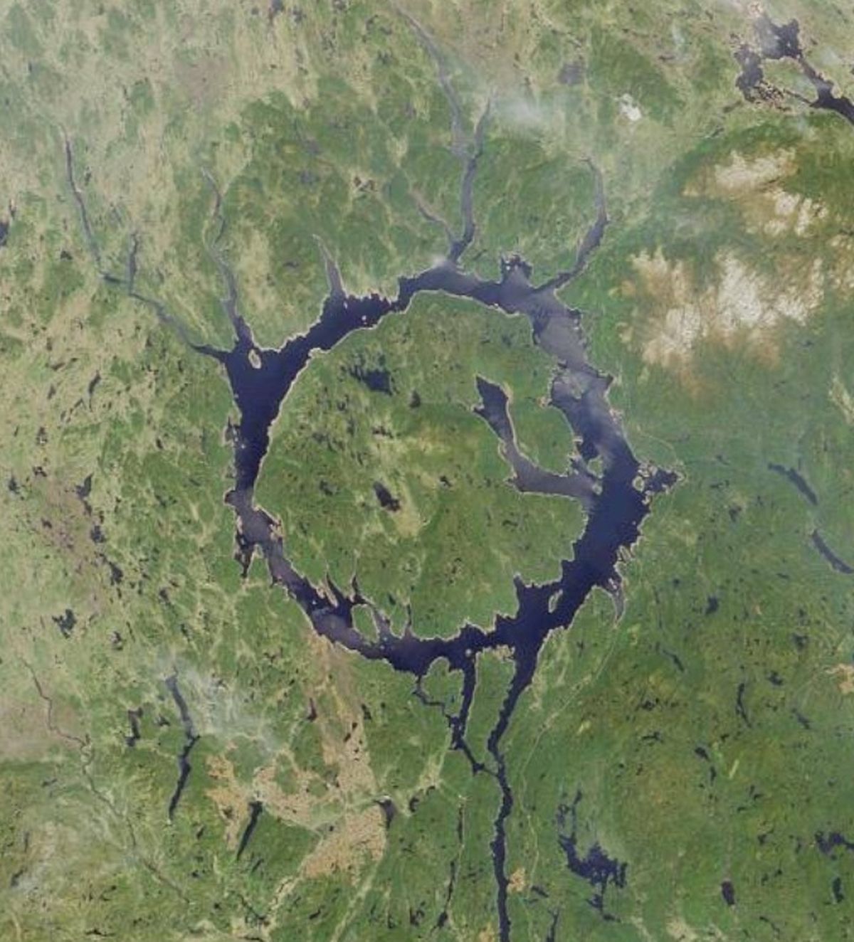 Así se ve una imagen satelital del lago Manicouagan. Foto: Google Maps. Así se ve una imagen satelital del lago Manicouagan. Foto: Google Maps.