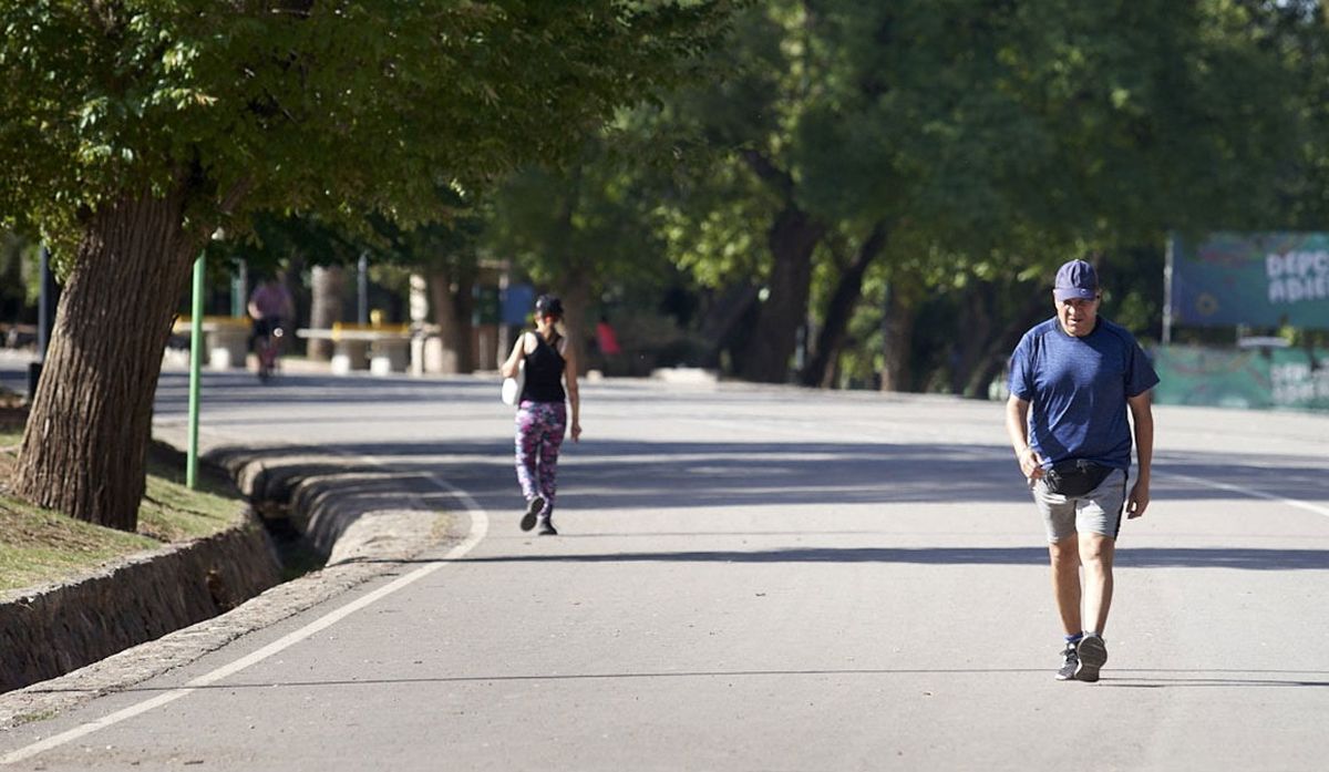Este lunes la máxima subiría algunos grados, y el martes llegaría el calor.
