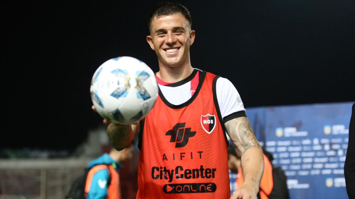 El uruguayo Juan Ignacio Ramírez hizo hat trick y se llevó la pelota del estadio Tatengue. El uruguayo Juan Ignacio Ramírez hizo hat trick y se llevó la pelota del estadio Tatengue.