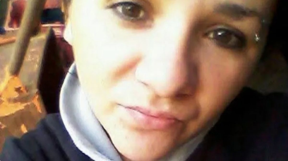 Natalia Heinzenrreder (41) fue atropellada ayer junto a su hijita Sofía, quien falleció camino al hospital en Buenos Aires. Ambas fueron víctimas de una persecución entre policías y ladrones Natalia Heinzenrreder (41) fue atropellada ayer junto a su hijita Sofía, quien falleció camino al hospital en Buenos Aires. Ambas fueron víctimas de una persecución entre policías y ladrones