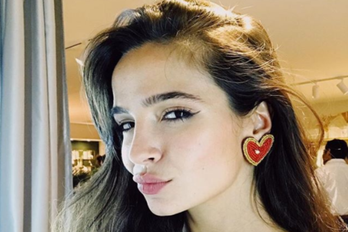 Desde Italia, Brenda Asnicar marca tendencia Gossip Girl: mini cinturón, XS y al ras