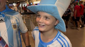 ¡Ahora nos volvimos a ilusionar!: mendocinos, argentinos y de otros países, a los pies de Messi y la Selección argentina