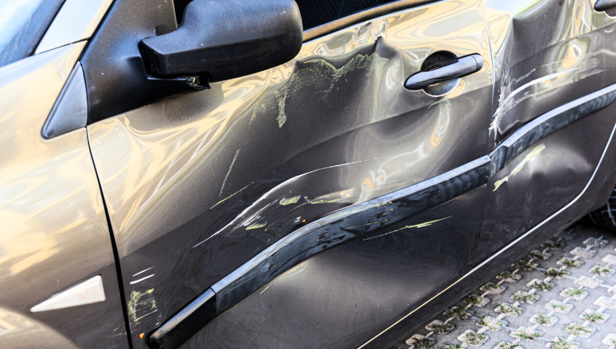 Un famoso método podrá arreglar la abolladura de tu vehículo rápidamente