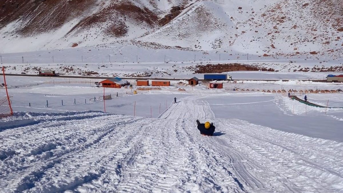 Los mendocinos y turistas en general ya pueden disfrutar de los trineos o el esquí en Los Puquios.