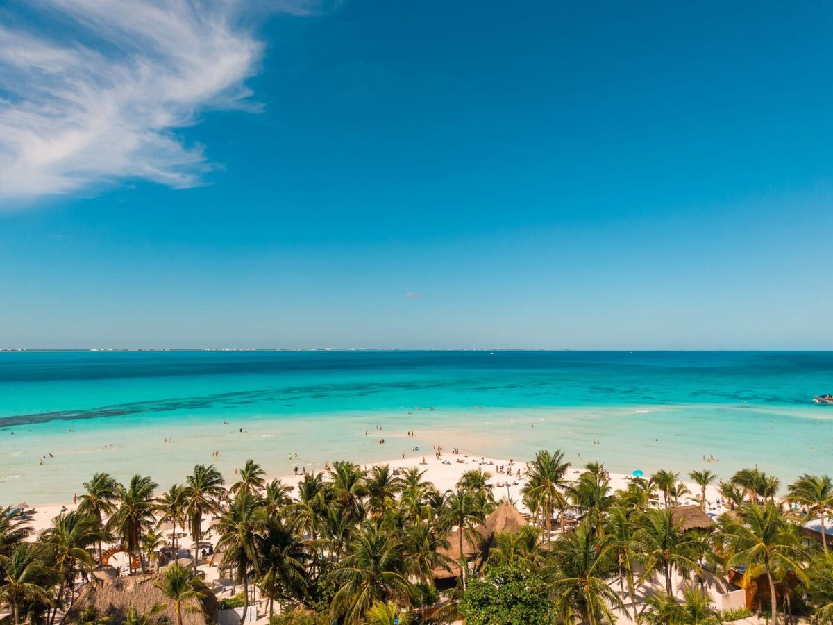Playa Norte en Isla Mujeres, ha sido considerada en múltiples ocasiones, una de las mejores playas a nivel mundial. Playa Norte en Isla Mujeres, ha sido considerada en múltiples ocasiones, una de las mejores playas a nivel mundial.