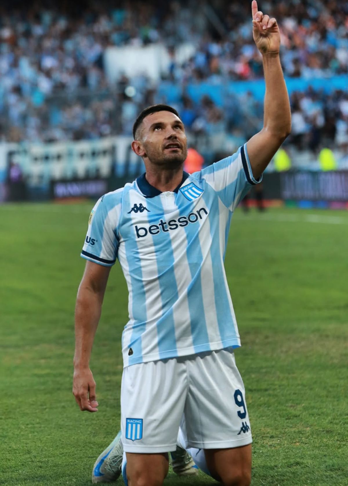 Adrián Maravilla Martínez hizo dos goles y Racing lidera su zona en el Torneo Apertura. Adrián Maravilla Martínez hizo dos goles y Racing lidera su zona en el Torneo Apertura.