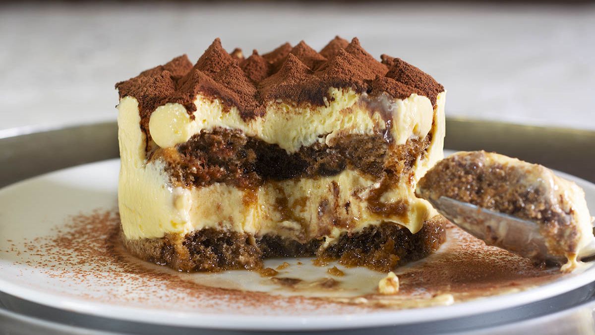 Cómo se hace el Tiramisú tradicional: la receta del postre italiano con 7 ingredientes
