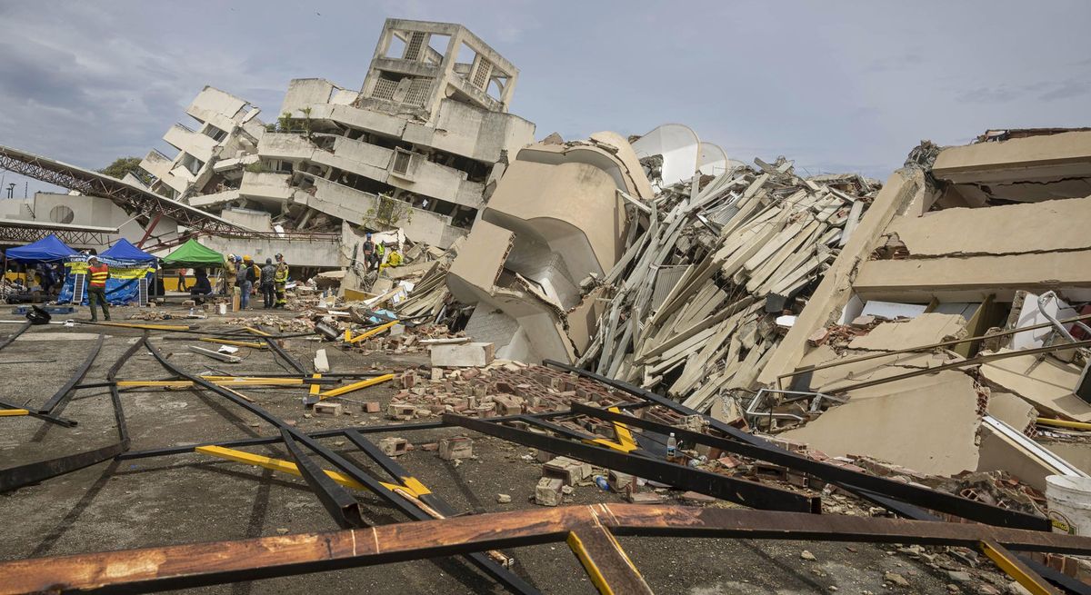 Los edificios colapsados son casi 200. Los edificios colapsados son casi 200.