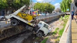 Así quedó el camión tras sufrir el accidente en el Zanjón Frías.