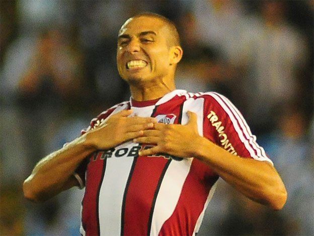 Trezeguet le habla al hincha de River