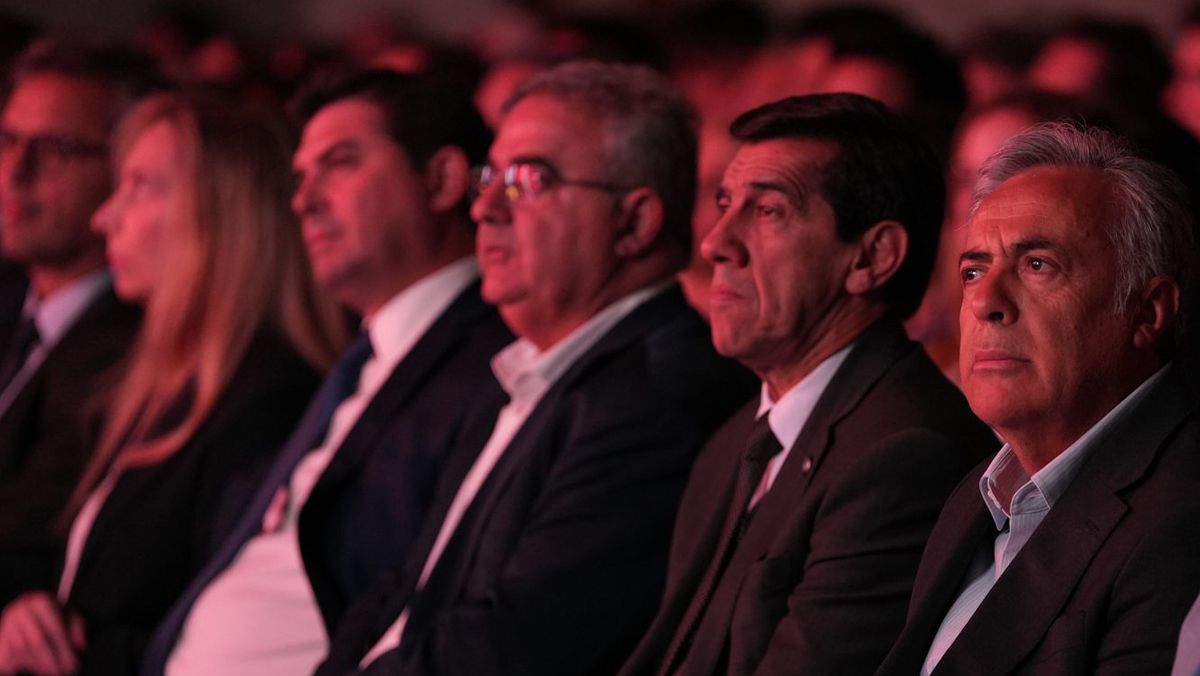 Concentrados. Alfredo Cornejo en el acto del Día de la Minería. A su lado, el gobernador de Jujuy, Carlos Sadir.