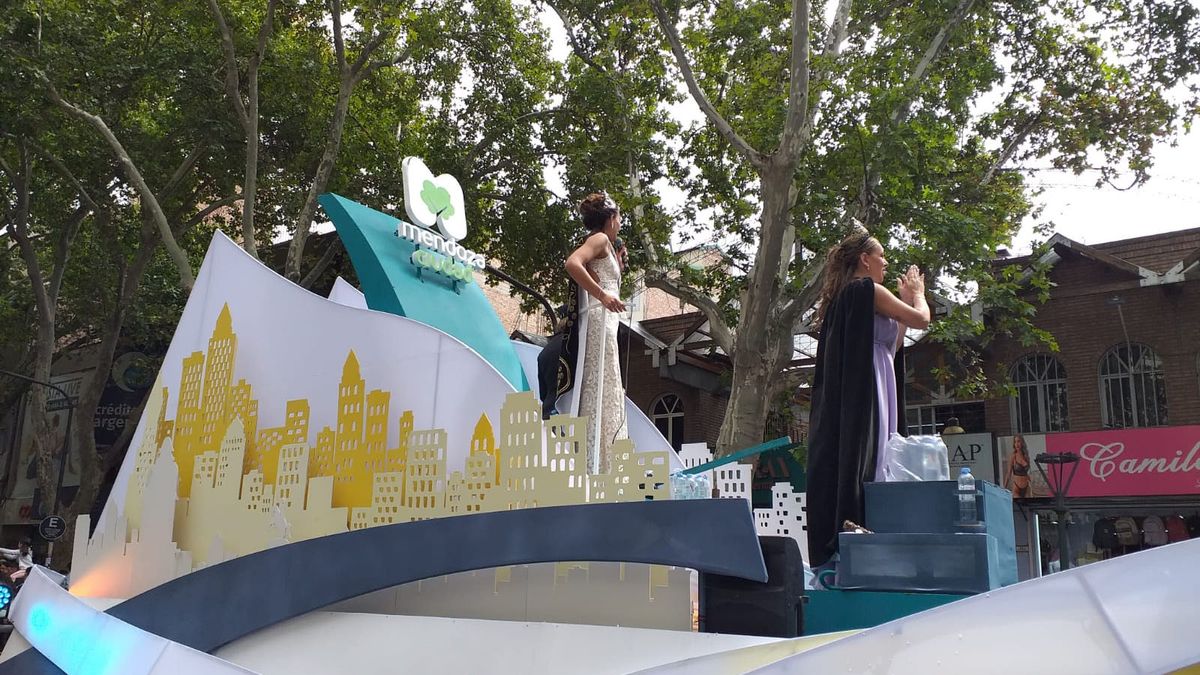 Juliana Zalazar es la Reina de la Vendimia 2025 de Capital de Mendoza. Juliana Zalazar es la Reina de la Vendimia 2025 de Capital de Mendoza.