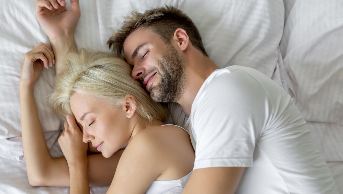 Qué significa dormir abrazado a tu pareja