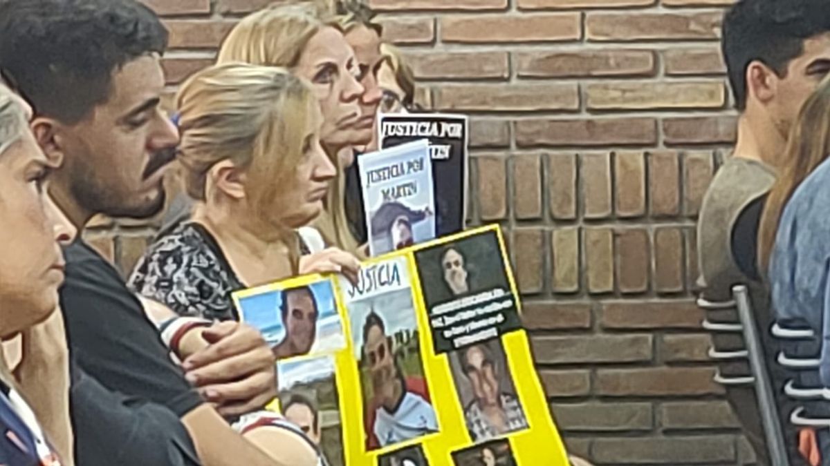 Familiares de Martín Salzmann, el hombre asesinado en su comercio de Guaymallén, se reunieron con legisladores y el ministro de Seguridad, Raúl Levrino