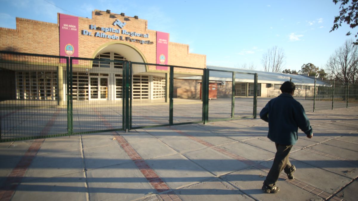 La niña fue internada en el hospital Perrupato donde se le practicaron estudios médicos.