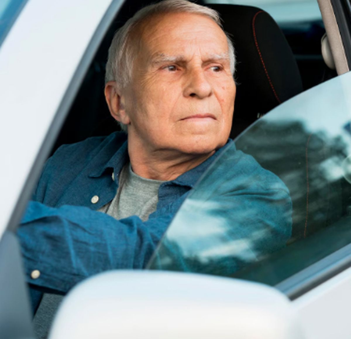 Las personas deben ser sinceras con el m&eacute;dico para ver si su estado de salud les permite seguir conduciendo un auto.&nbsp;