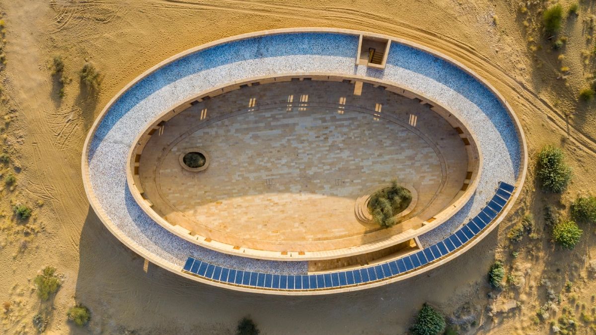 El edificio fue construido en forma de óvalo para poder tolerar los registros más extremos de calor en India. (Foto: Rajkumari Ratnavati Girls School)