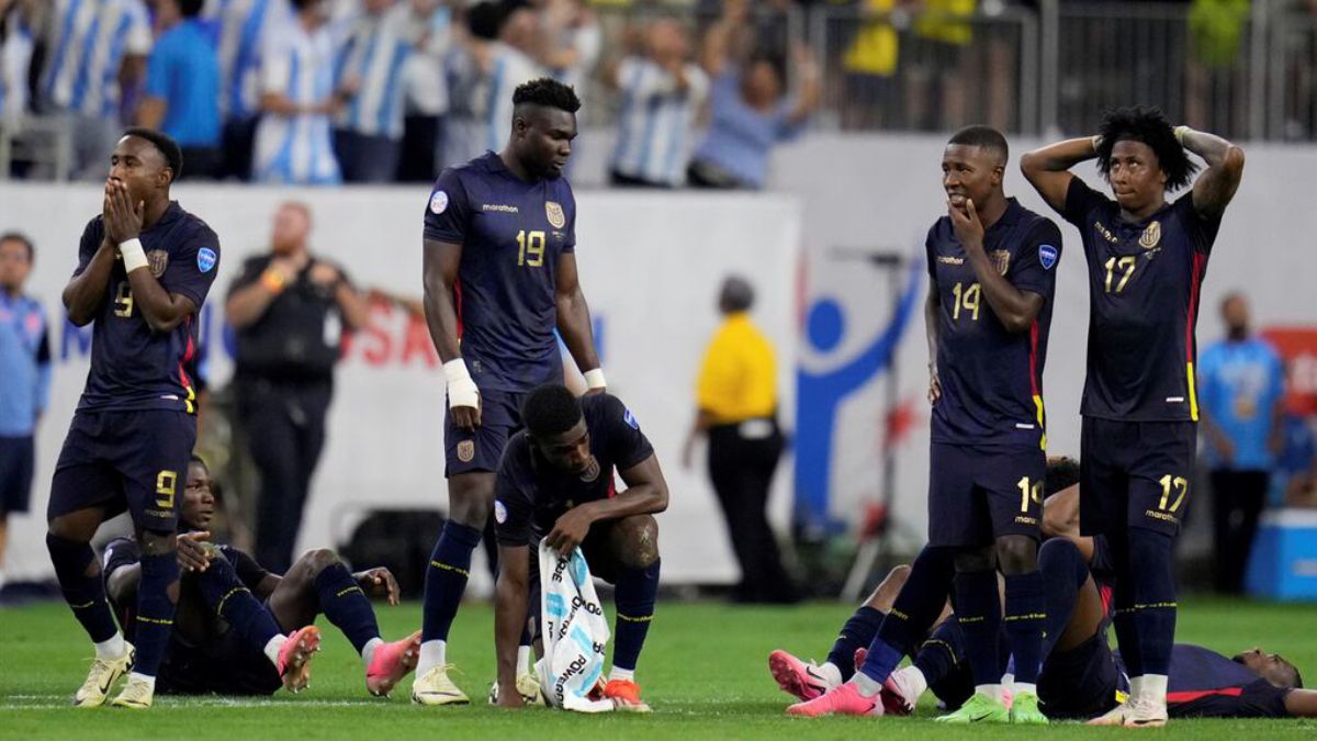 La Selección de Ecuador no tuvo buen comienzo, pero se fue afirmando en la Copa América y jugó un partidazo contra la Selección argentina. La derrota le costó el puesto al DT Sánchez Baz. La Selección de Ecuador no tuvo buen comienzo, pero se fue afirmando en la Copa América y jugó un partidazo contra la Selección argentina. La derrota le costó el puesto al DT Sánchez Baz.